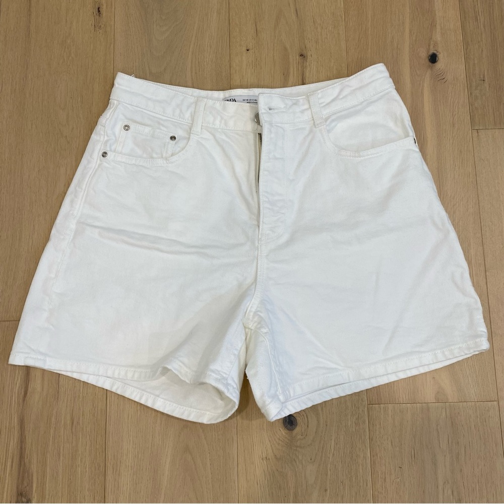 Zara | White Denim High Waisted Shorts 🩵